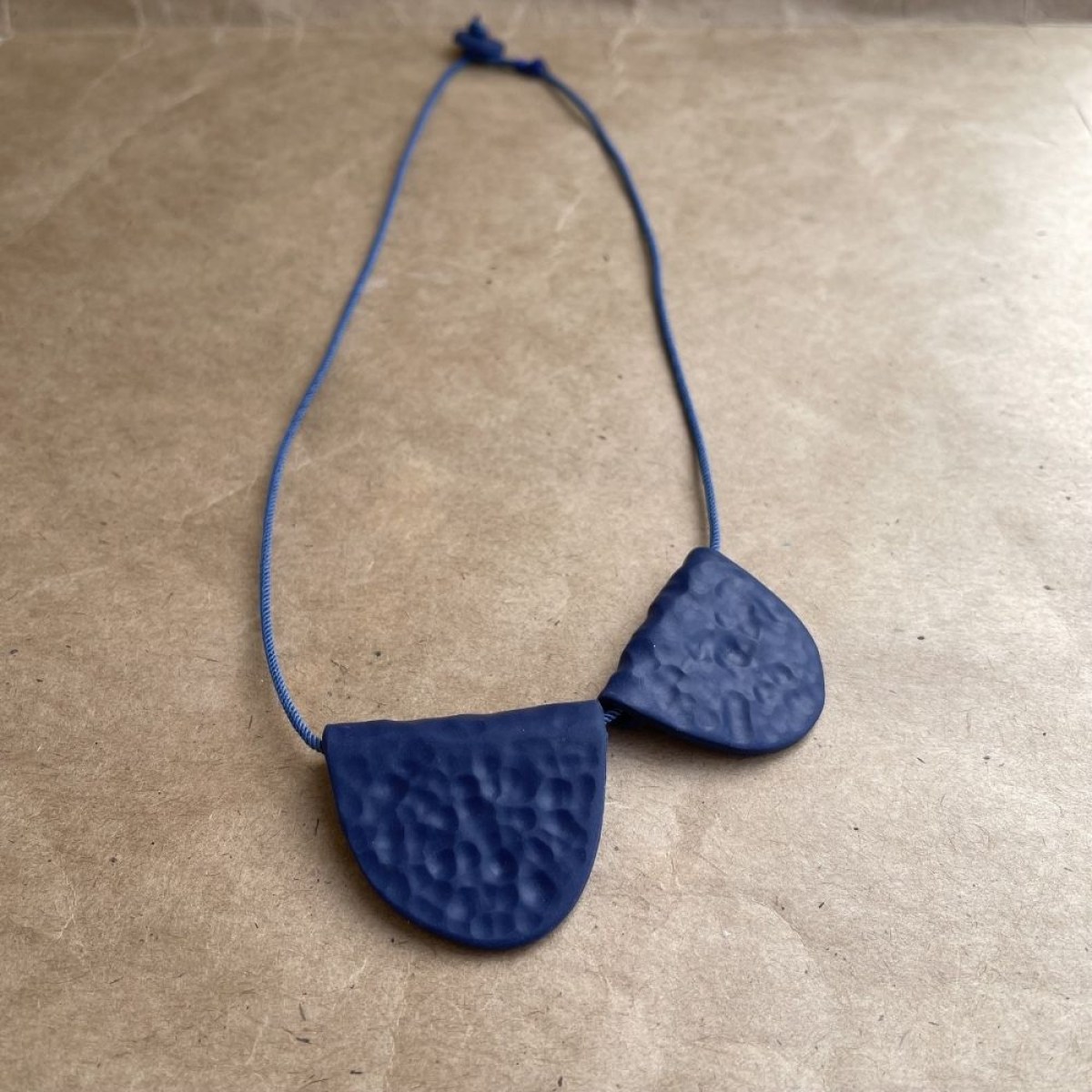 AMANI NECKLACE DARK BLUE